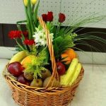 Корзина с цветами и фруктами фото 015