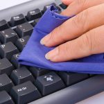 Как правильно очистить клавиатуру