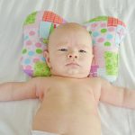 Можно ли новорожденному спать на подушке ортопедической