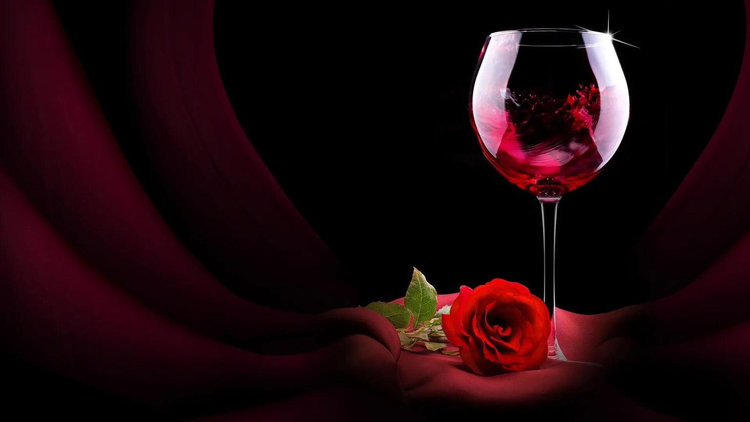Бокал вина и несколько розовых роз 9