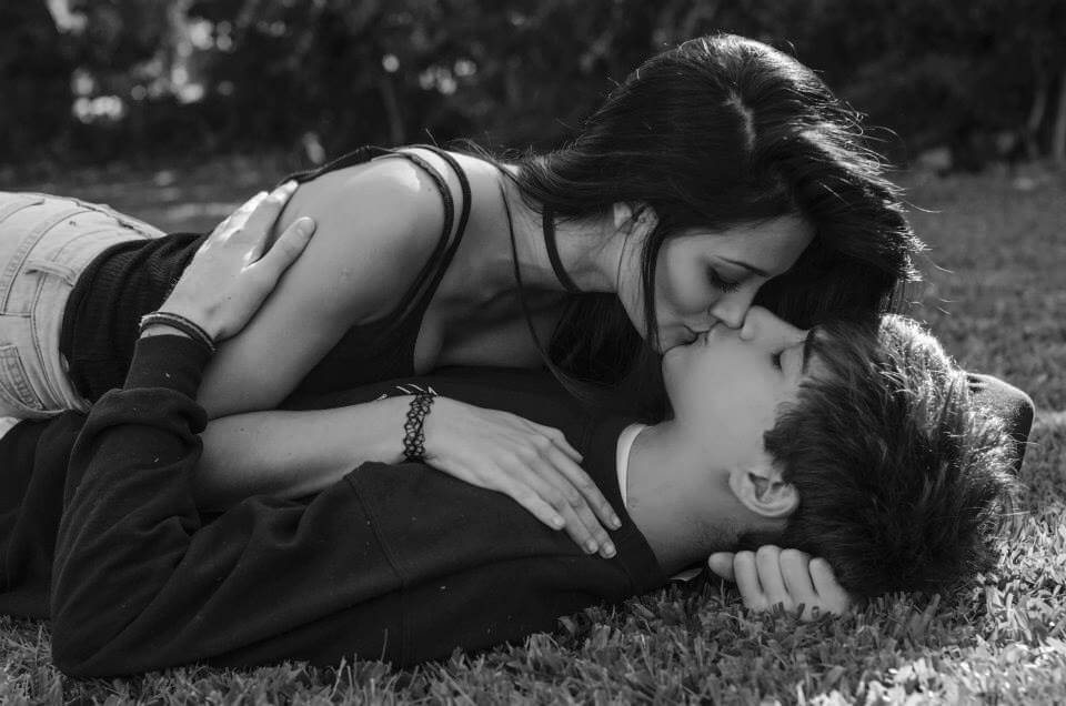 Фото нежного и романтического поцелуя между девушкой и парнем - 20 картинок...