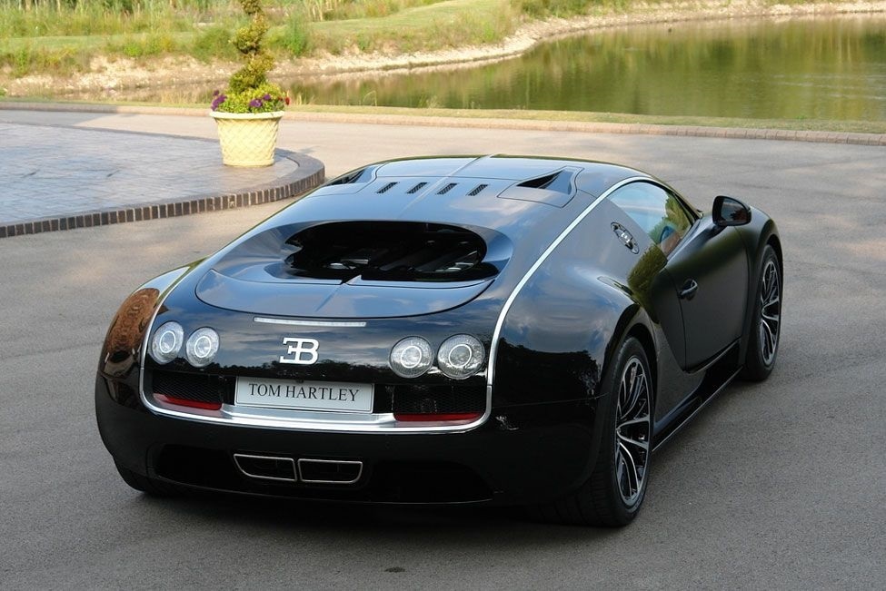 Машина Bugatti Вейрон