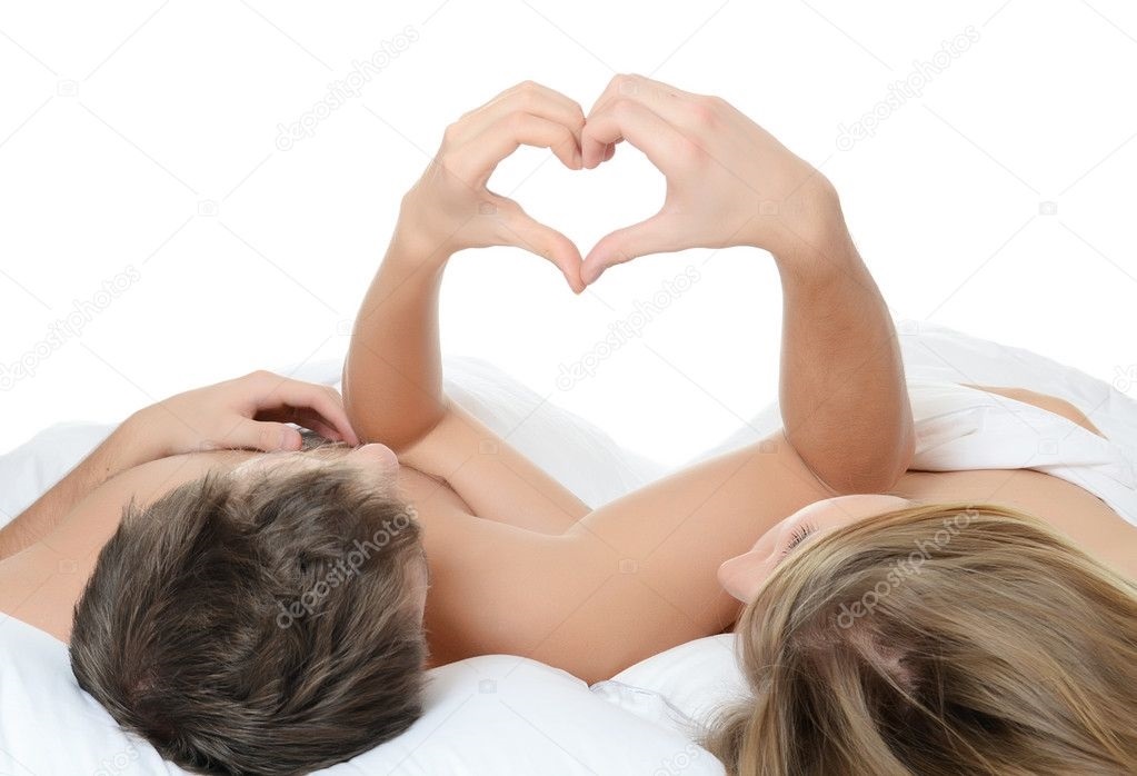 Красивая пара влюбленных в постели   фото003