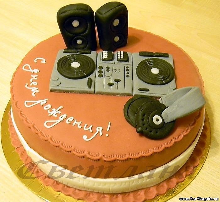 Поздравляю радио с днем рождения. Торт для звукооператора. С днем рождения диджей. Открытка с днём рождения диджею. С днём рождения мужчине диджею.