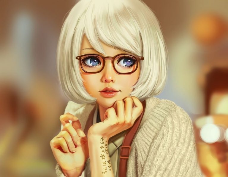 Фото девушки с русыми волосами в очках