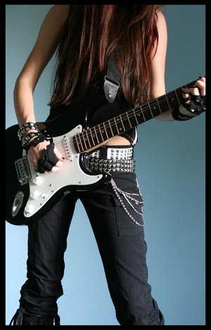 Фото девушка с гитарой без лица 003