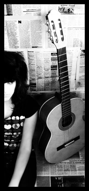 Фото девушка с гитарой без лица 005