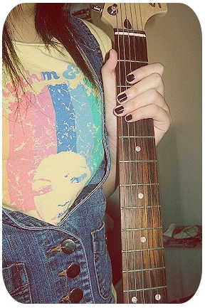 Фото девушка с гитарой без лица 012