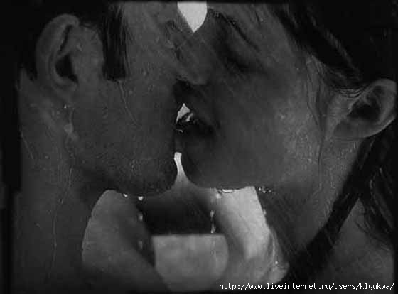 Фото парень целует девушку в губы 002