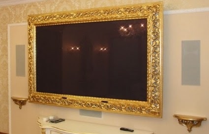 Телевизор в раме на стене фото011