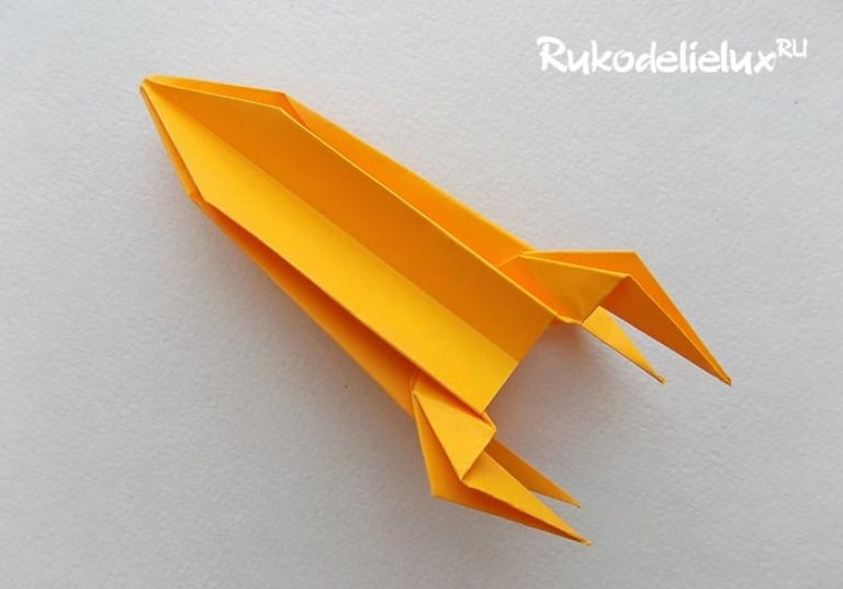 Оригами космос. Ракета в технике оригами. Поделка ракета из бумаги оригами. Оригами ракета объемная. Космическая ракета оригами.