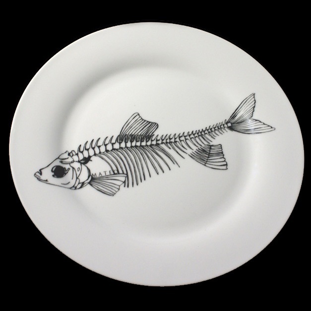 Тарелка рыбка. Тарелка с рыбками. Рыба на тарелке. Тарелка рисунок. Тарелочки рыбки.
