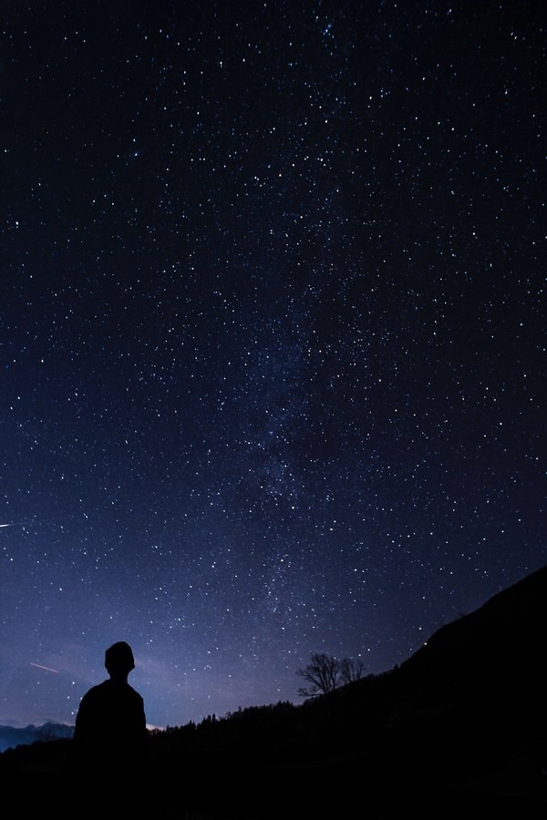 Красивы обои звездного неба на телефон 012