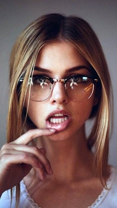 Фото женщин красивых в очках (5)