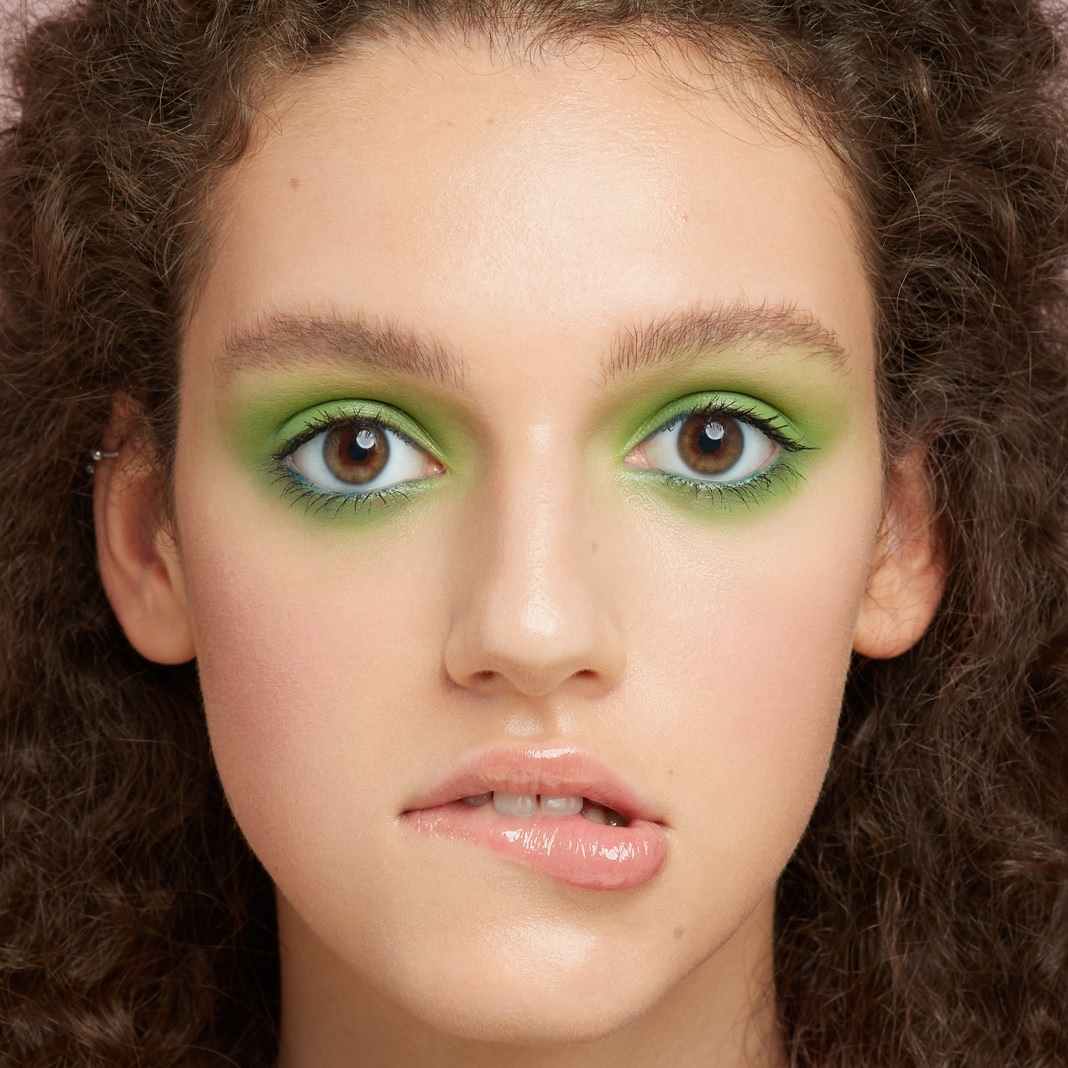 Новогодний макияж для зеленых глаз 03
