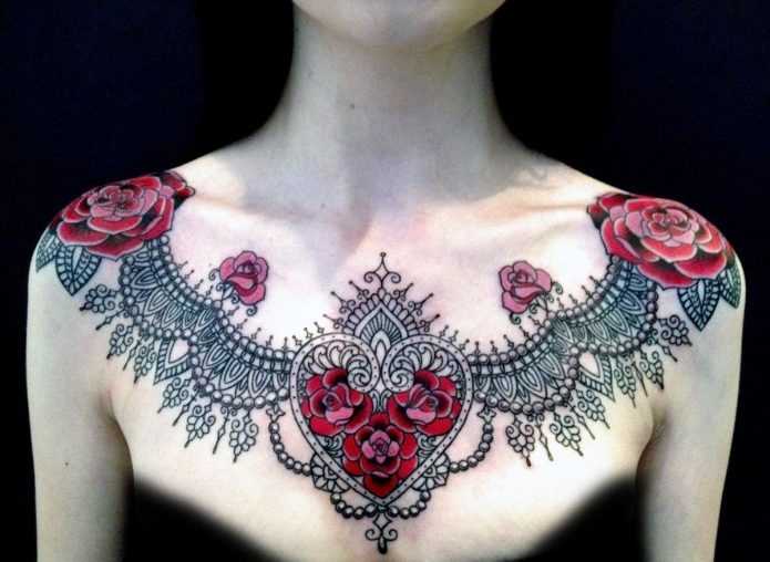 Женские татуировки на груди 05