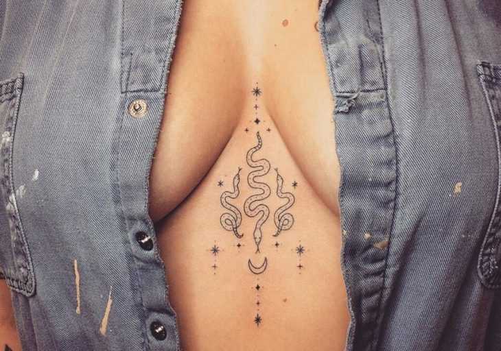 Женские татуировки на груди 06