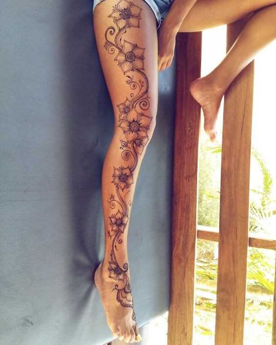 Красивые женские татуировки на ноге 12