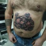 Мужские татуировки на животе 14