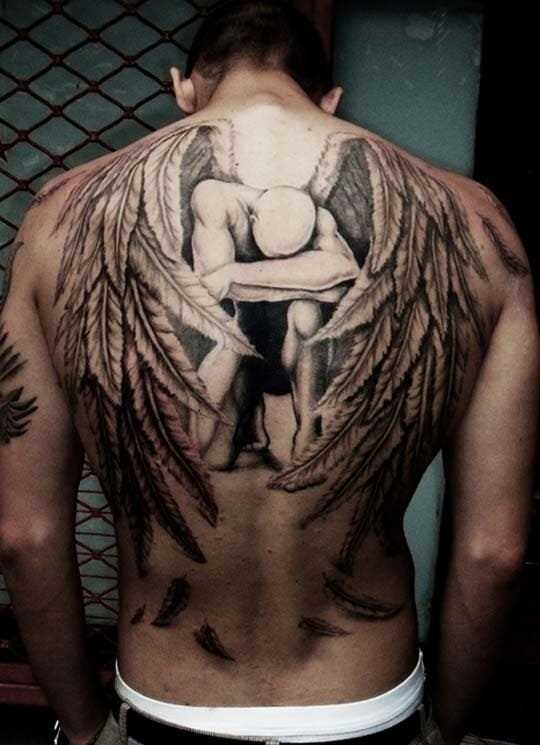 Мужские татуировки на спине 10