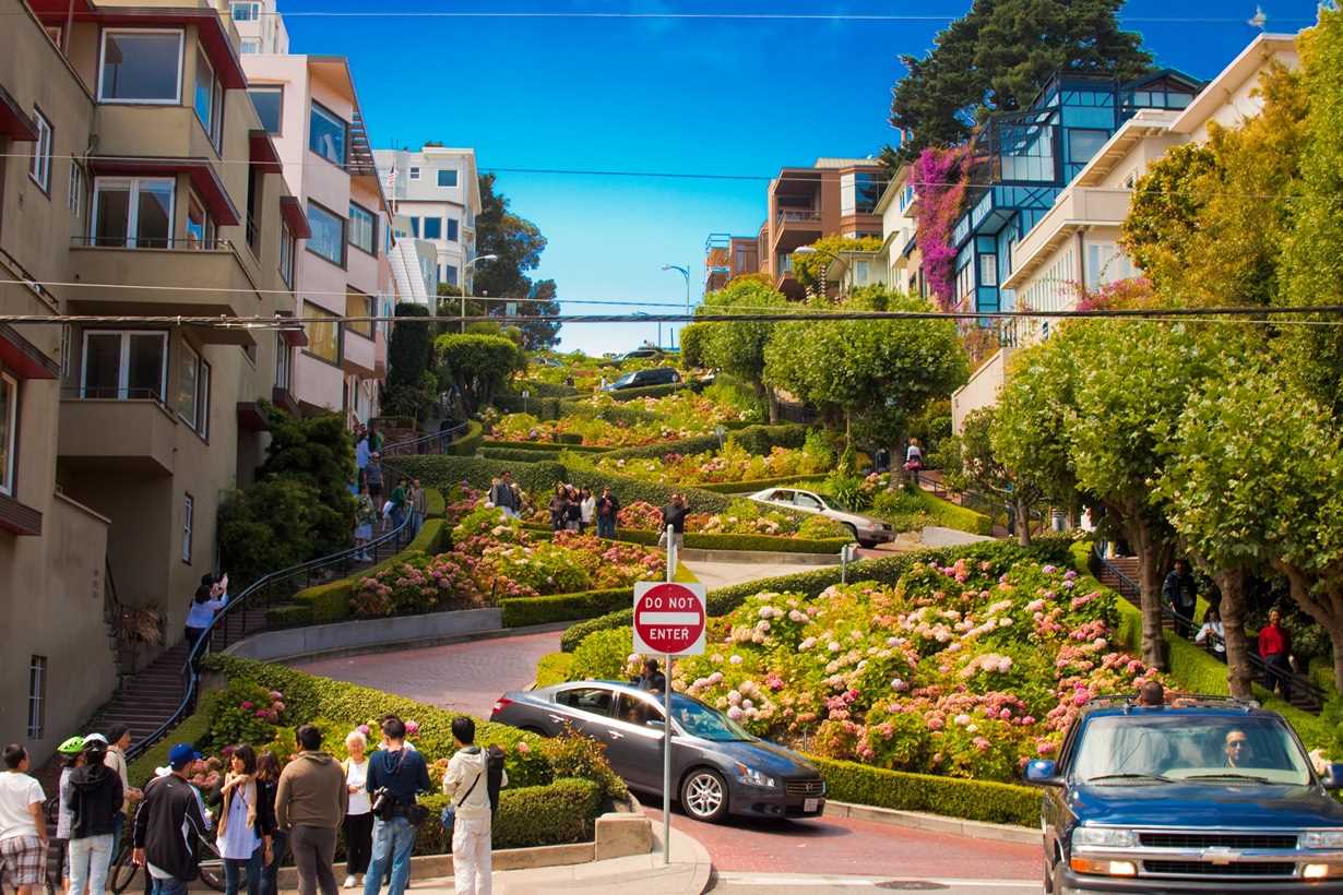Самые знаменитые улицы. Улица ломбард- стрит , Сан-Франциско , США. Ломбард улица Сан Франциско. Сан Франциско самая Извилистая улица. Lombard Street в Сан-Франциско.