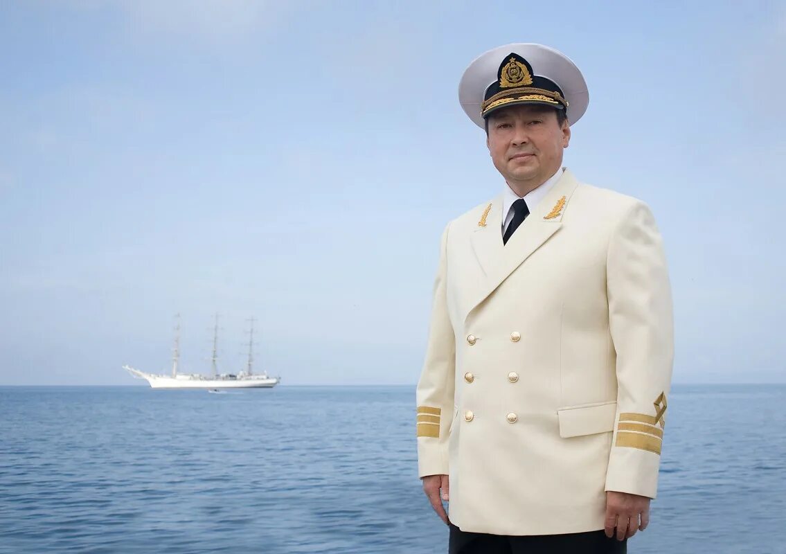 Капитан морского флота