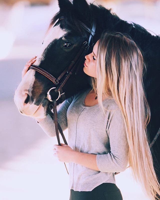 Фото девушек с лошадьми на аву 12